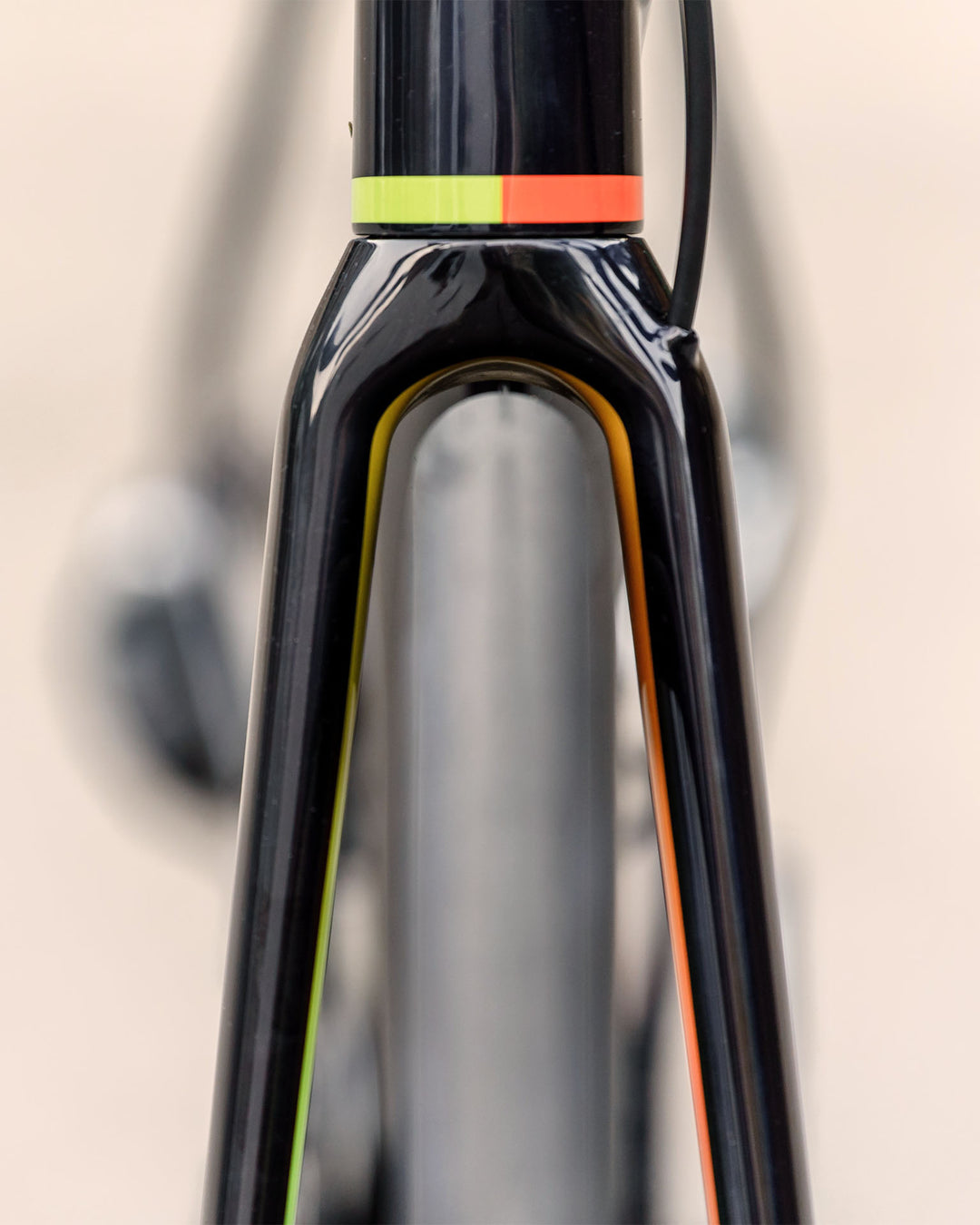 Open MIN.D. fork/head tube detail — black